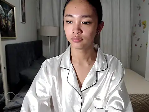 Snapshot of Ur_innocent_womenXxx chatting on 04.19.26 Ur innocent womenXxx online show from 04.19.26
