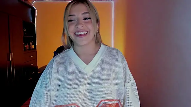 saradiazxxx online show from 04.16.26