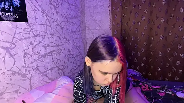 Snapshot of AmaliaJess chatting on 04.27.26 AmaliaJess online show from 04.27.26