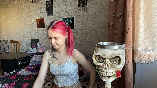 Snapshot of AmaliaJess chatting on 04.29.26 AmaliaJess online show from 04.29.26