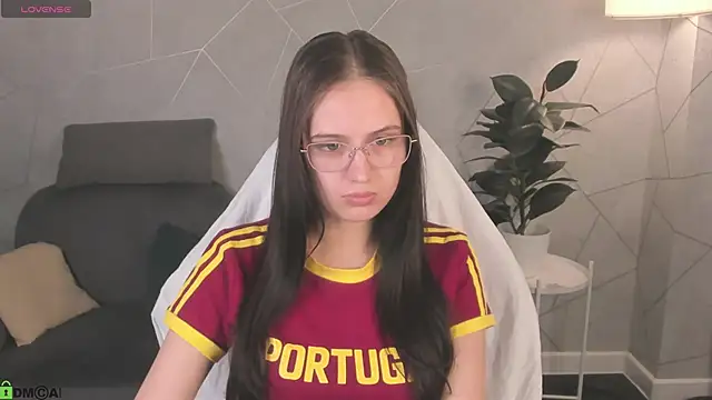 Miaa Hill online show from 04.16.26