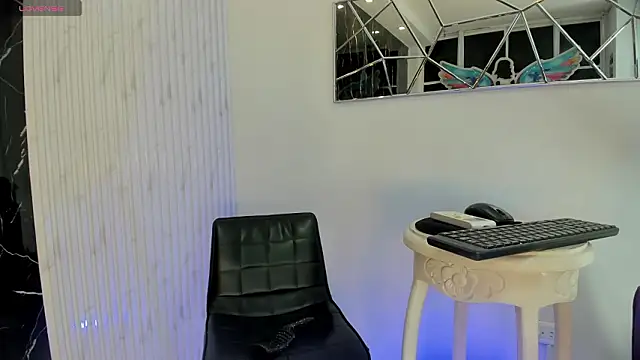 Violette 0 online show from 02.28.26