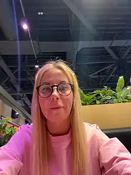 Snapshot of LisaMurr chatting on 02.19.26 LisaMurr online show from 02.19.26