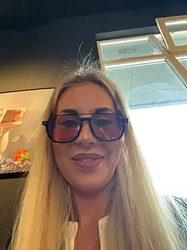 Snapshot of LisaMurr chatting on 05.14.26 LisaMurr online show from 05.14.26