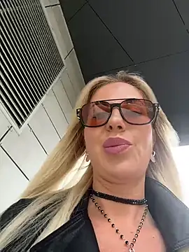 Snapshot of LisaMurr chatting on 05.15.26 LisaMurr online show from 05.15.26