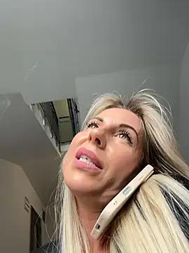 Snapshot of LisaMurr chatting on 05.27.26 LisaMurr online show from 05.27.26