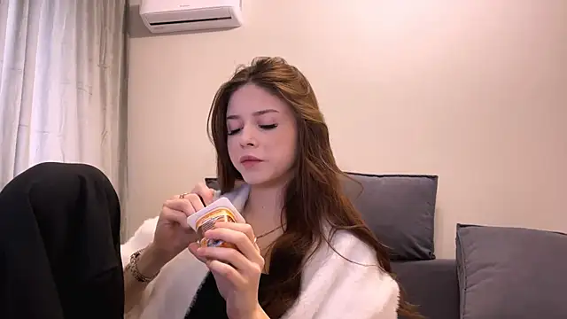 Snapshot of adelecloud chatting on 02.19.26 adelecloud online show from 02.19.26