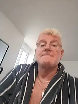 olivbisoumis online show from 02.18.26