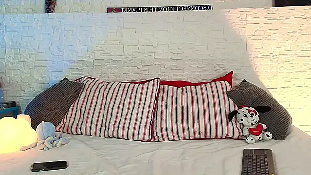 Eliassalvatore  online show from 04.21.26