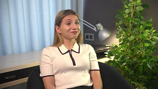 Snapshot of SuAvison chatting on 02.21.26 SuAvison online show from 02.21.26