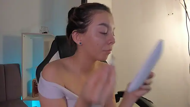 Snapshot of MelLove_ chatting on 02.19.26 MelLove online show from 02.19.26