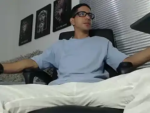 Snapshot of Kratoswolf chatting on 07.16.26 Kratoswolf online show from 07.16.26