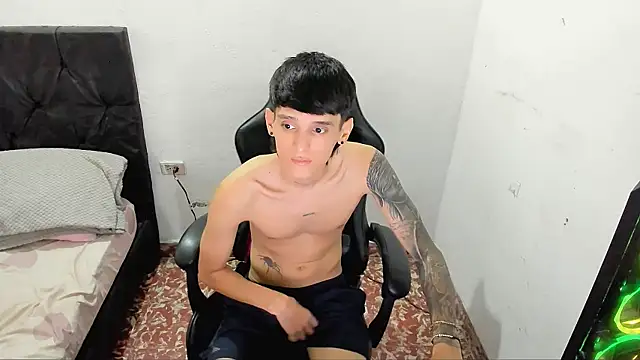 Snapshot of BOY-767 chatting on 05.07.26 BOY-767 online show from 05.07.26