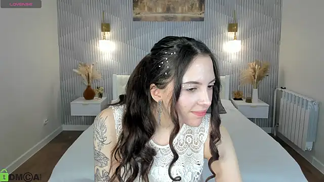 Snapshot of elise_robbie chatting on 03.08.26 elise robbie online show from 03.08.26