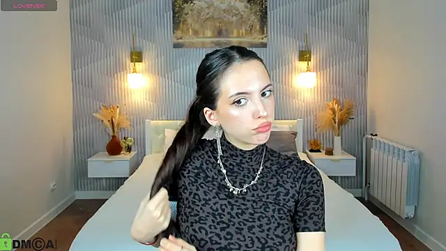 Snapshot of elise_robbie chatting on 03.10.26 elise robbie online show from 03.10.26