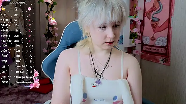 Snapshot of May_leaf chatting on 03.01.26 May leaf online show from 03.01.26