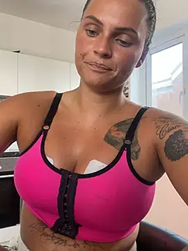 Snapshot of Destinylovex chatting on 06.18.26 Destinylovex online show from 06.18.26