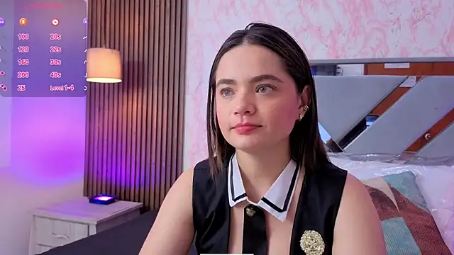 LittleeSara18 online show from 03.22.26