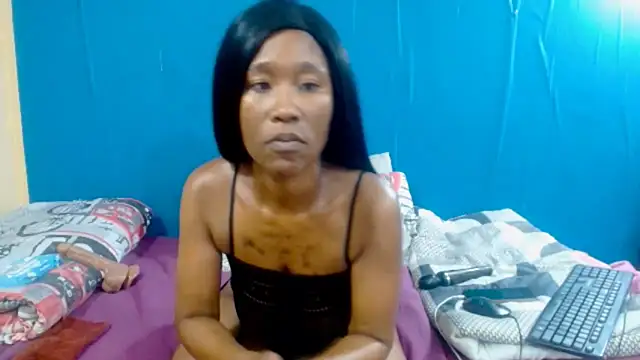 Snapshot of QueenYc chatting on 04.05.26 QueenYc online show from 04.05.26