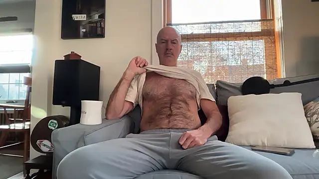 Snapshot of Guy__Grey chatting on 04.11.26 Guy Grey online show from 04.11.26