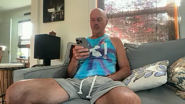 Snapshot of Guy__Grey chatting on 06.10.26 Guy Grey online show from 06.10.26
