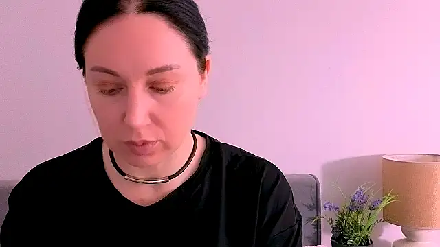 Snapshot of MiaFair chatting on 04.28.26 MiaFair online show from 04.28.26