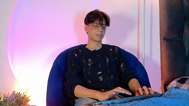 Snapshot of lui_x_dust chatting on 04.28.26 lui x dust online show from 04.28.26