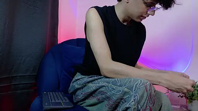 Snapshot of lui_x_dust chatting on 05.16.26 lui x dust online show from 05.16.26