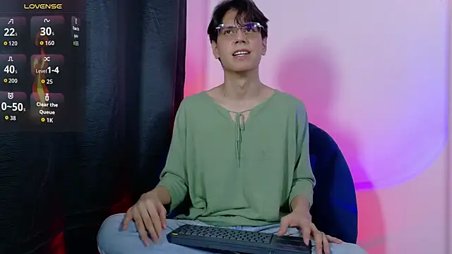 Snapshot of lui_x_dust chatting on 05.18.26 lui x dust online show from 05.18.26