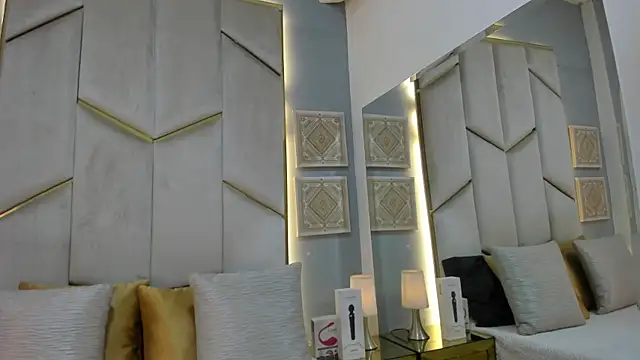 Snapshot of KarinaaCoxx chatting on 04.19.26 KarinaaCoxx online show from 04.19.26