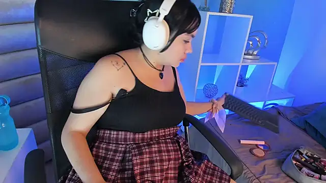 Snapshot of April_Swett chatting on 03.13.26 April Swett online show from 03.13.26