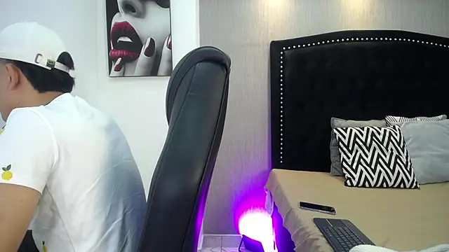 NewYoungHot online show from 04.11.26