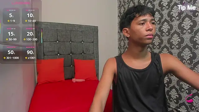 Snapshot of Little_Twink19x chatting on 04.24.26 Little Twink19x online show from 04.24.26