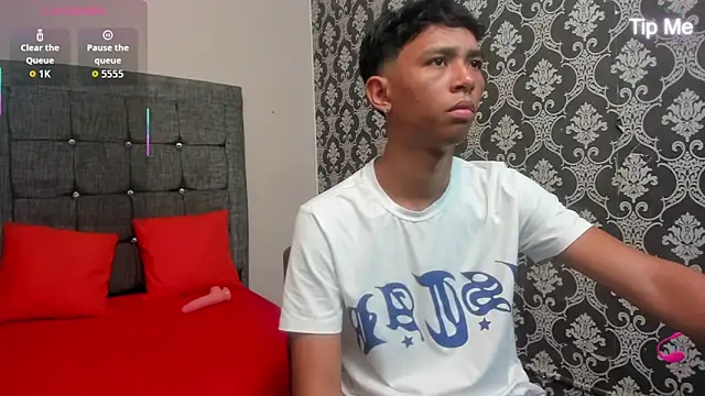 Snapshot of Little_Twink19x chatting on 04.27.26 Little Twink19x online show from 04.27.26
