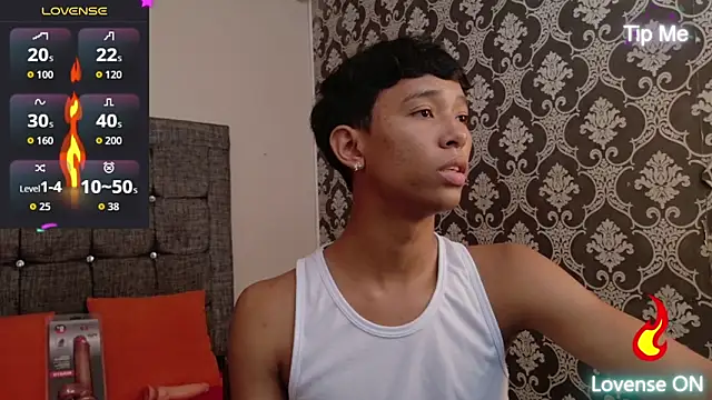 Snapshot of Little_Twink19x chatting on 05.25.26 Little Twink19x online show from 05.25.26