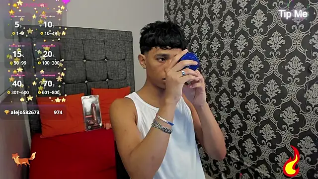 Snapshot of Little_Twink19x chatting on 06.20.26 Little Twink19x online show from 06.20.26