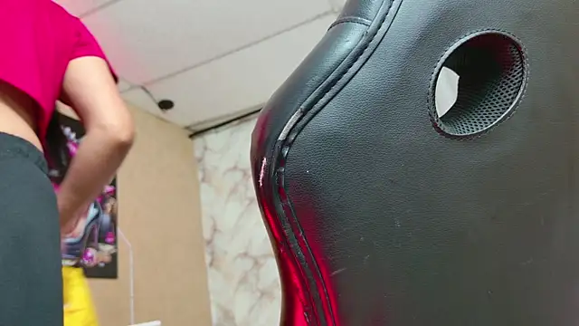 QueenSallyDesire online show from 04.15.26