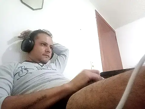 Snapshot of Lfervega chatting on 02.19.26 Lfervega online show from 02.19.26