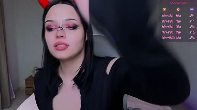 DorisLuxury online show from 04.15.26