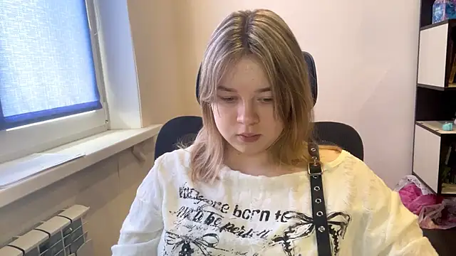 TomikoPfau online show from 04.10.26