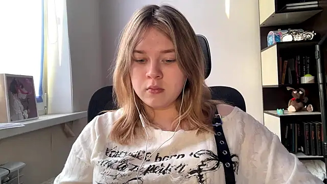 TomikoPfau online show from 04.17.26