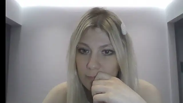 Foxy Bright online show from 03.12.26