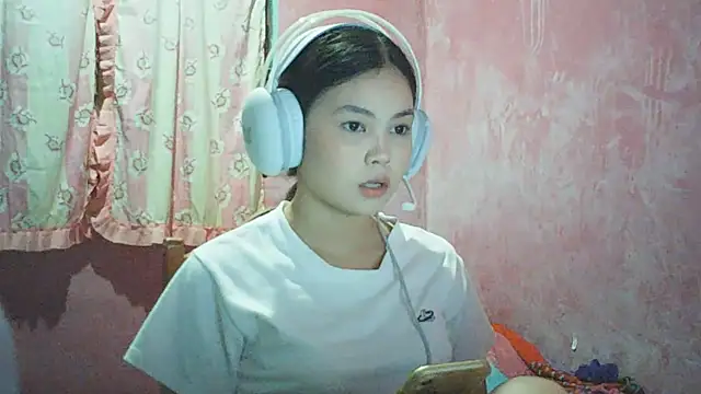 Snapshot of DessertFlower chatting on 05.05.26 DessertFlower online show from 05.05.26