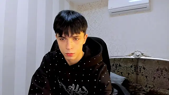 Snapshot of ClarkBev chatting on 03.04.26 ClarkBev online show from 03.04.26