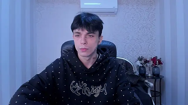 Snapshot of ClarkBev chatting on 03.06.26 ClarkBev online show from 03.06.26