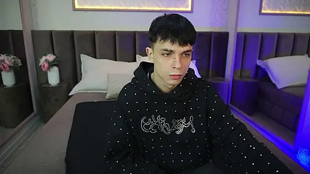 Snapshot of ClarkBev chatting on 03.18.26 ClarkBev online show from 03.18.26