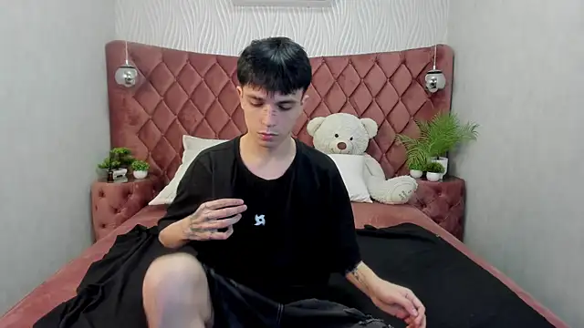 Snapshot of ClarkBev chatting on 03.26.26 ClarkBev online show from 03.26.26