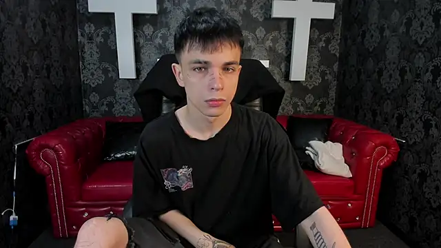 Snapshot of ClarkBev chatting on 04.01.26 ClarkBev online show from 04.01.26