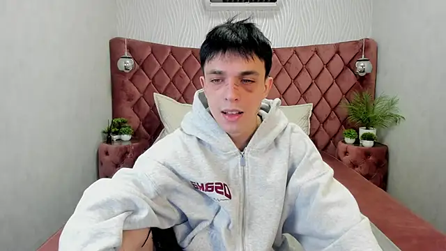 Snapshot of ClarkBev chatting on 04.15.26 ClarkBev online show from 04.15.26