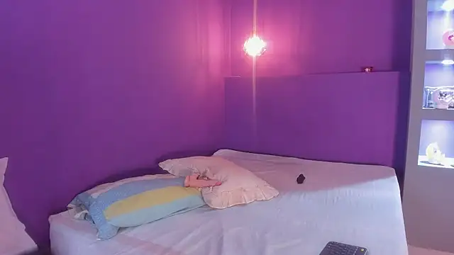 Snapshot of zoe_henderson chatting on 04.08.26 zoe henderson online show from 04.08.26